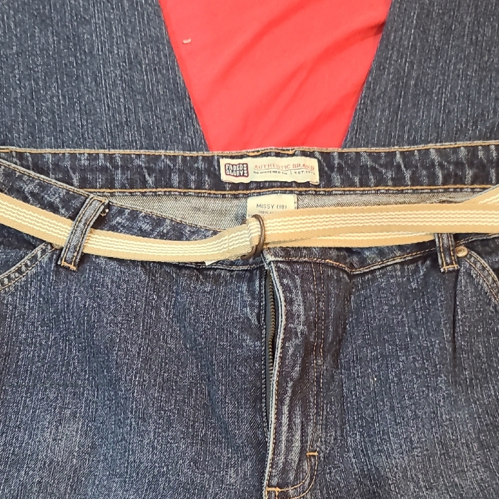 Faded Glory Dark Blue Jeans Capri with Beige Belt